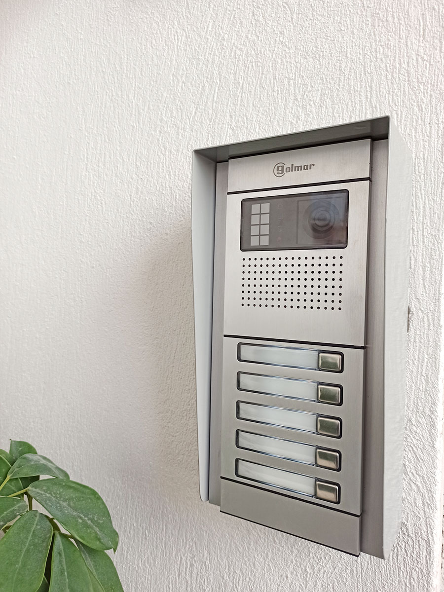 θυροτηλεόραση