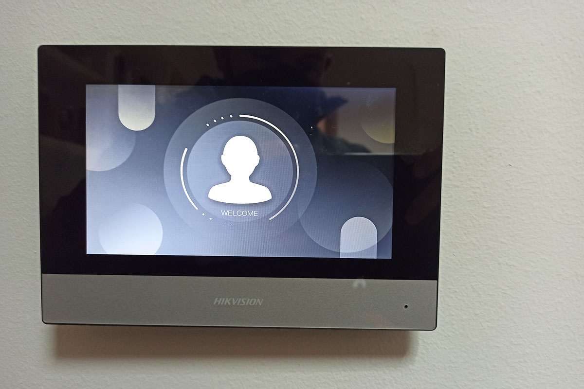 θυροτηλεόραση